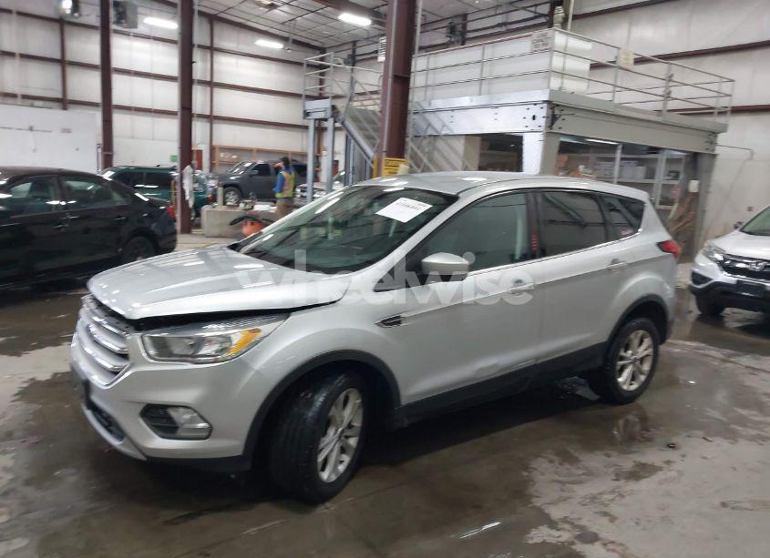 Photo 2 of 2019 Ford Escape SE (VIN 1FMCU9GDXKUA26840)