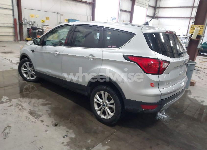 Photo 3 of 2019 Ford Escape SE (VIN 1FMCU9GDXKUA26840)
