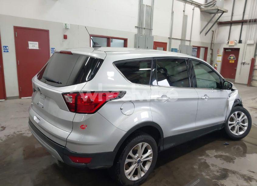 Photo 4 of 2019 Ford Escape SE (VIN 1FMCU9GDXKUA26840)