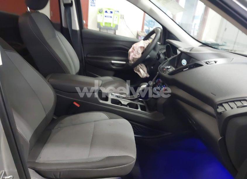 Photo 5 of 2019 Ford Escape SE (VIN 1FMCU9GDXKUA26840)
