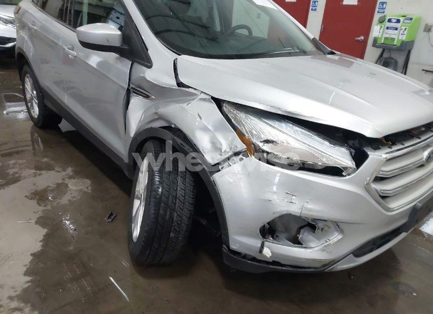 Photo 6 of 2019 Ford Escape SE (VIN 1FMCU9GDXKUA26840)