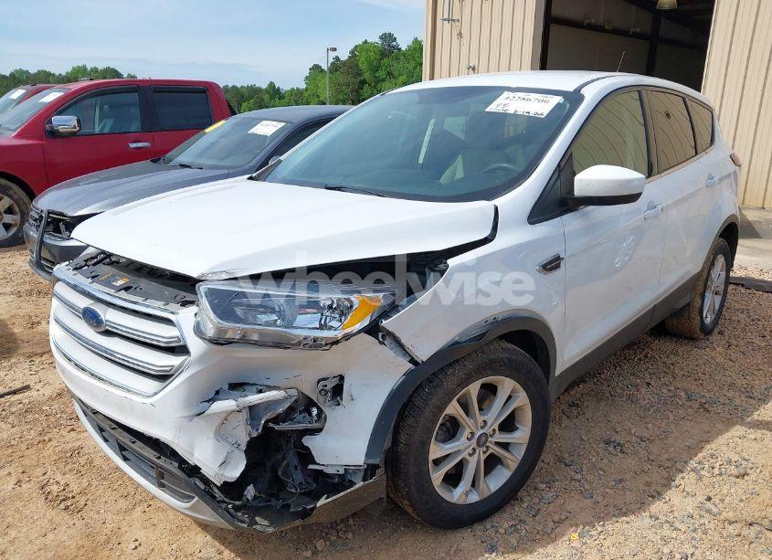 Photo 2 of 2019 Ford Escape SE (VIN 1FMCU9GDXKUA29656)