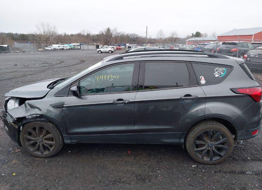 Photo 14 of 2019 Ford Escape SE (VIN 1FMCU9GDXKUA48269)