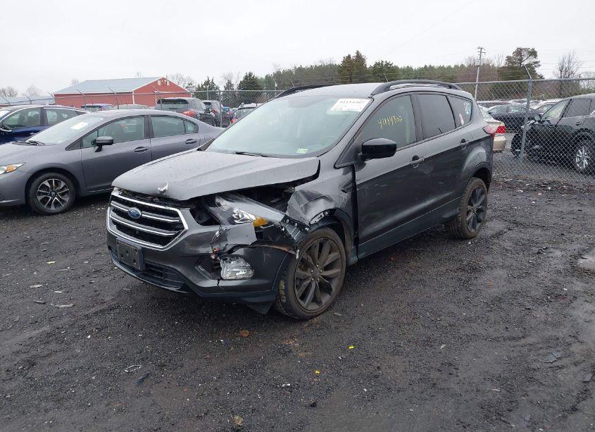 Photo 2 of 2019 Ford Escape SE (VIN 1FMCU9GDXKUA48269)