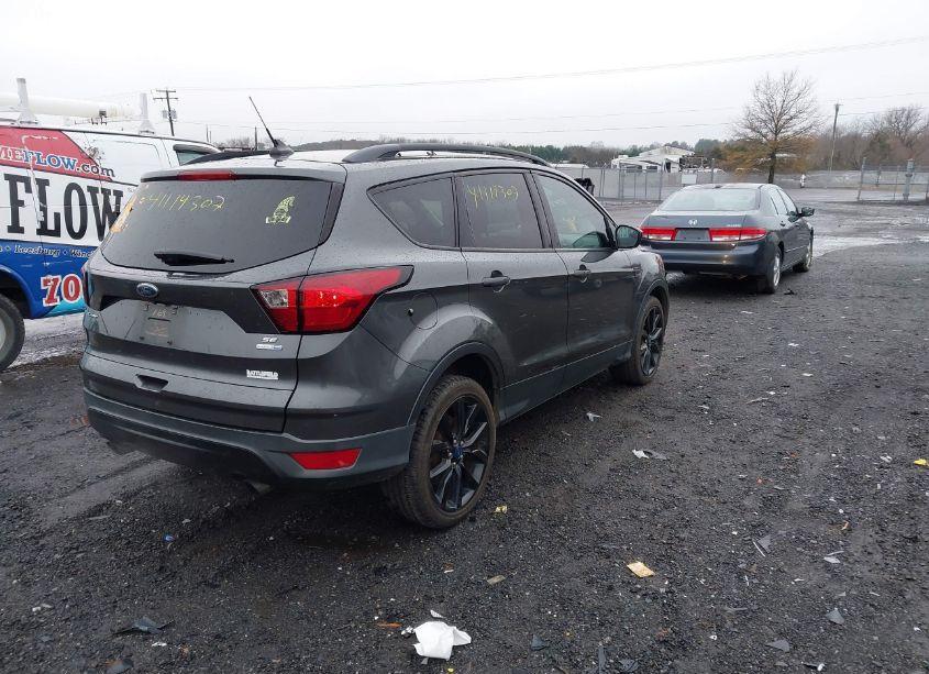 Photo 4 of 2019 Ford Escape SE (VIN 1FMCU9GDXKUA48269)