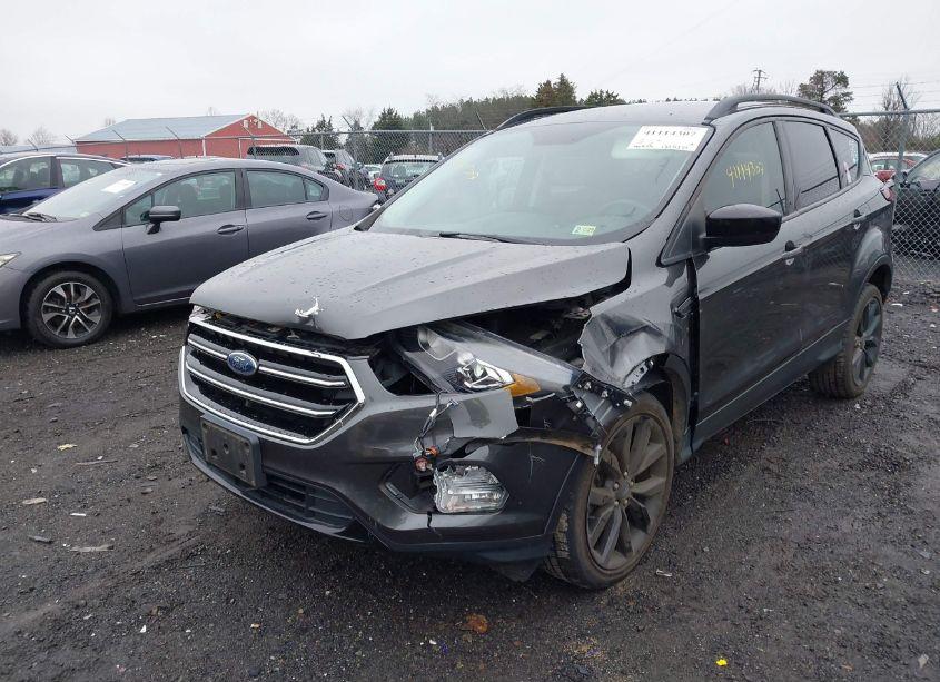 Photo 6 of 2019 Ford Escape SE (VIN 1FMCU9GDXKUA48269)