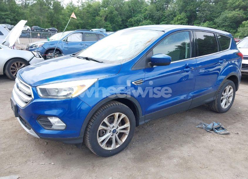 Photo 2 of 2019 Ford Escape SE (VIN 1FMCU9GDXKUA64679)