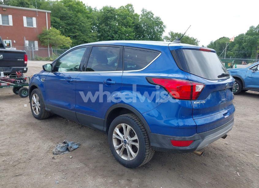 Photo 3 of 2019 Ford Escape SE (VIN 1FMCU9GDXKUA64679)