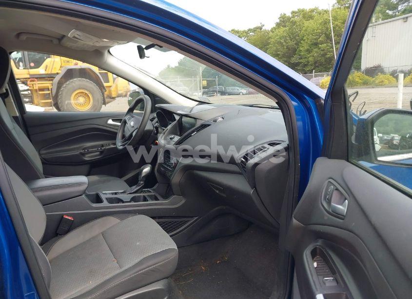 Photo 5 of 2019 Ford Escape SE (VIN 1FMCU9GDXKUA64679)