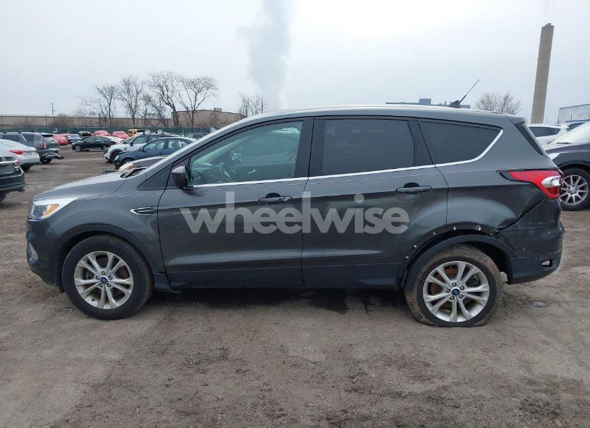 Photo 13 of 2019 Ford Escape SE (VIN 1FMCU9GDXKUA66917)