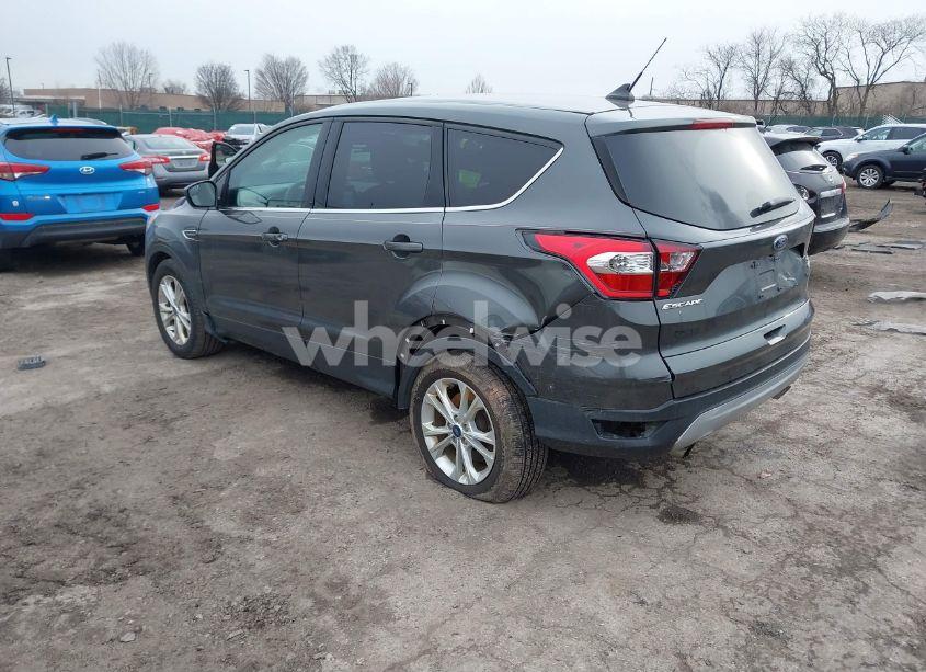 Photo 3 of 2019 Ford Escape SE (VIN 1FMCU9GDXKUA66917)