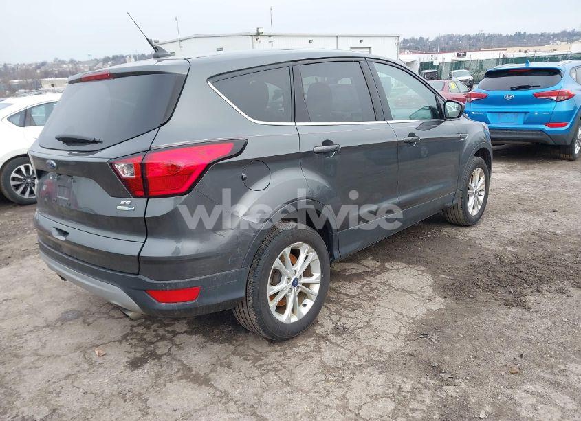 Photo 4 of 2019 Ford Escape SE (VIN 1FMCU9GDXKUA66917)