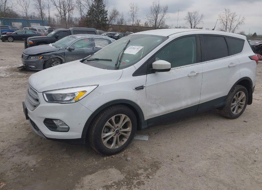 Photo 2 of 2019 Ford Escape SE (VIN 1FMCU9GDXKUA84639)