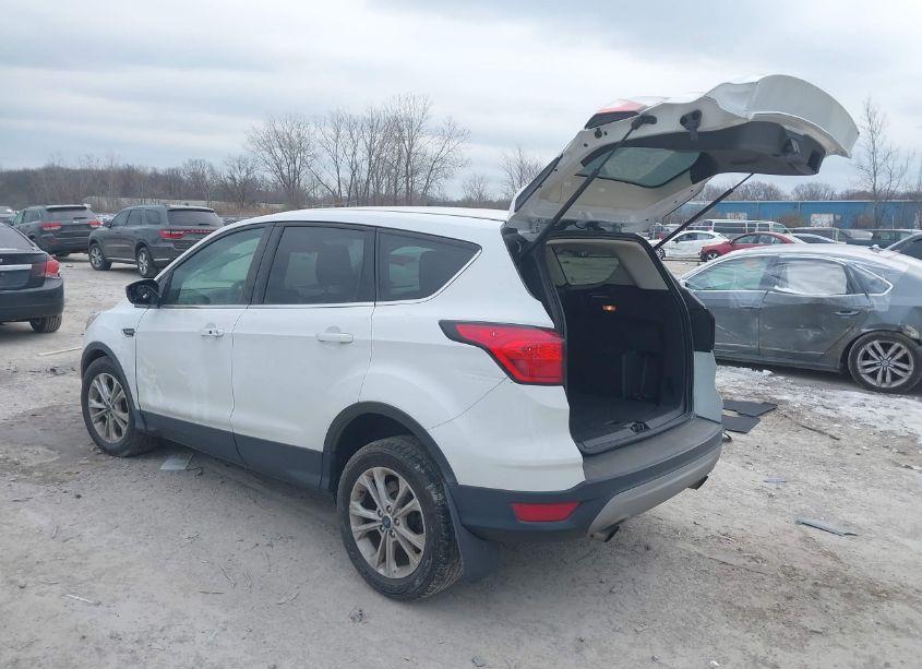 Photo 3 of 2019 Ford Escape SE (VIN 1FMCU9GDXKUA84639)