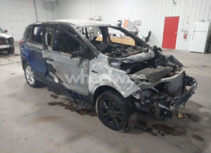 2019 Ford Escape SE (VIN 1FMCU9GDXKUB16733) main photo