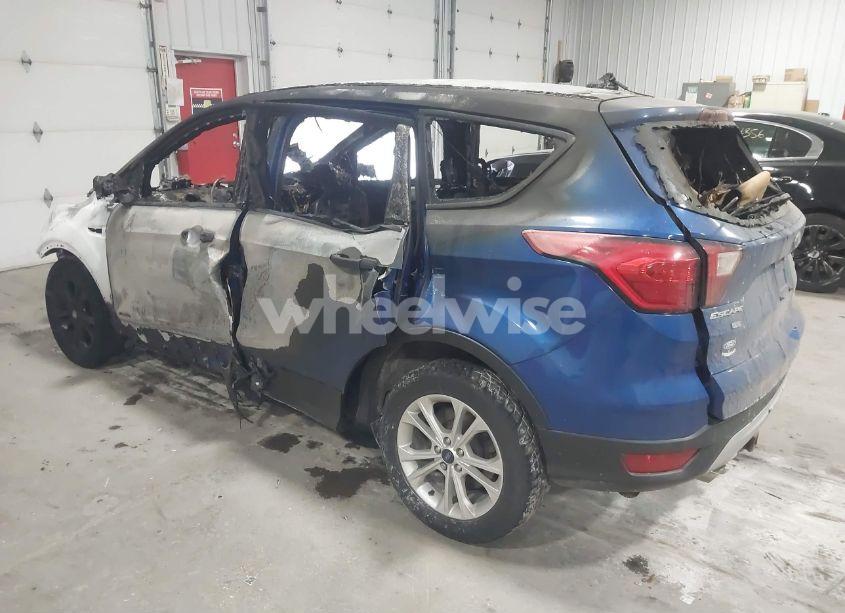 Photo 3 of 2019 Ford Escape SE (VIN 1FMCU9GDXKUB16733)