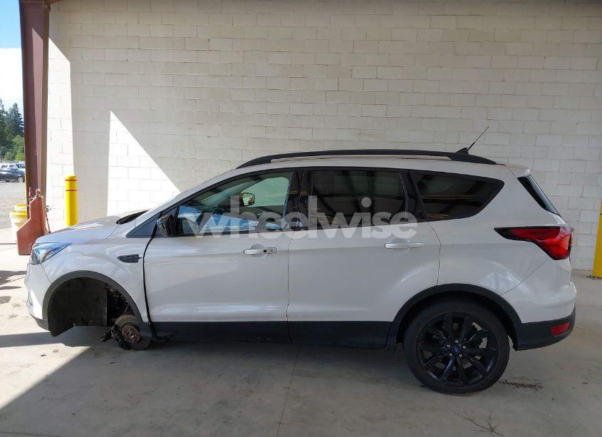 Photo 15 of 2019 Ford Escape SE (VIN 1FMCU9GDXKUB63437)