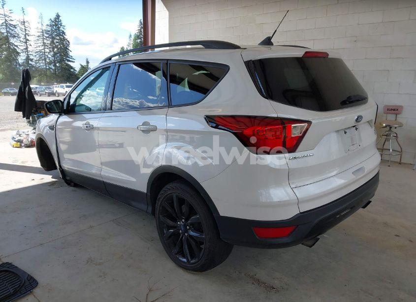 Photo 3 of 2019 Ford Escape SE (VIN 1FMCU9GDXKUB63437)