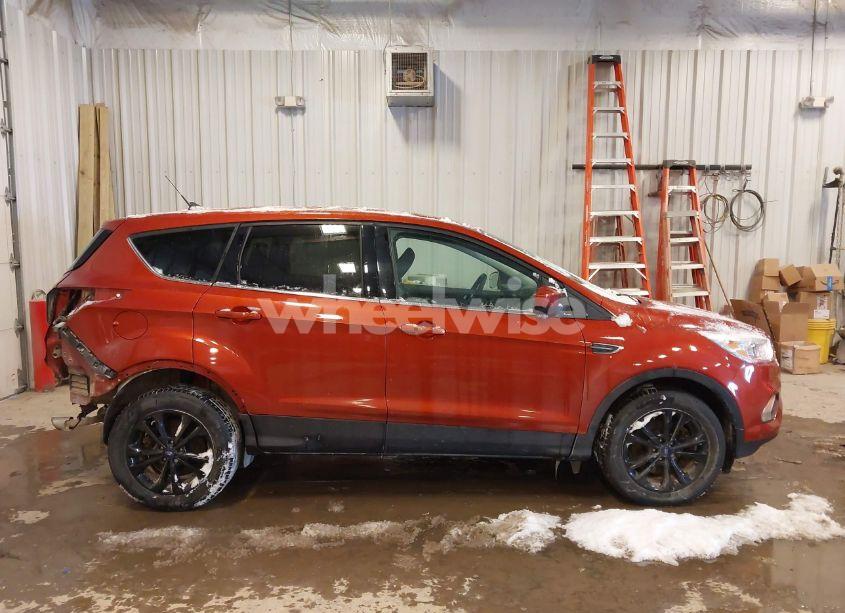 Photo 13 of 2019 Ford Escape SE (VIN 1FMCU9GDXKUC00454)
