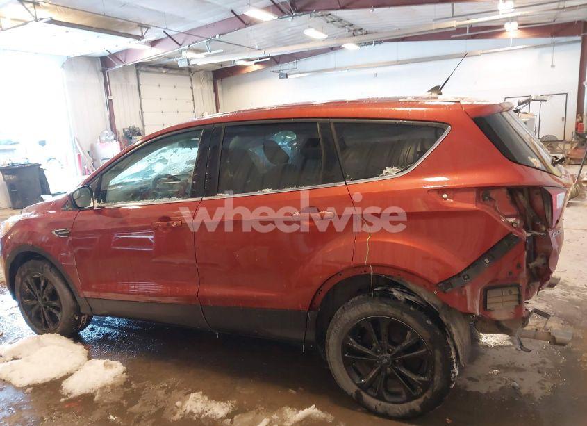 Photo 14 of 2019 Ford Escape SE (VIN 1FMCU9GDXKUC00454)
