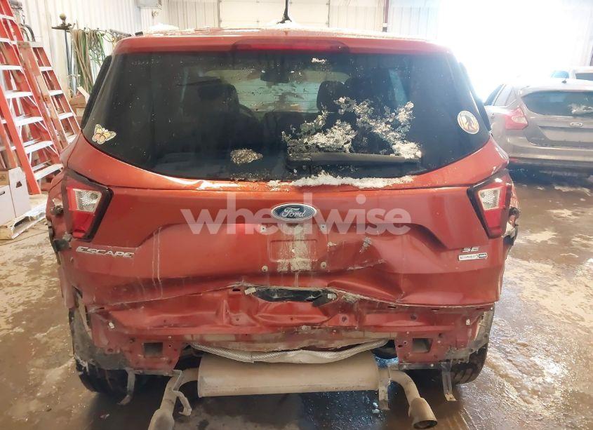 Photo 16 of 2019 Ford Escape SE (VIN 1FMCU9GDXKUC00454)