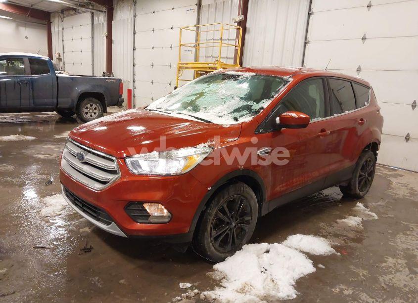 Photo 2 of 2019 Ford Escape SE (VIN 1FMCU9GDXKUC00454)