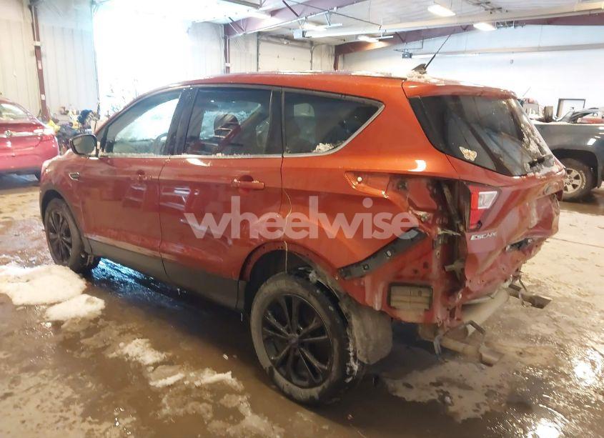 Photo 3 of 2019 Ford Escape SE (VIN 1FMCU9GDXKUC00454)