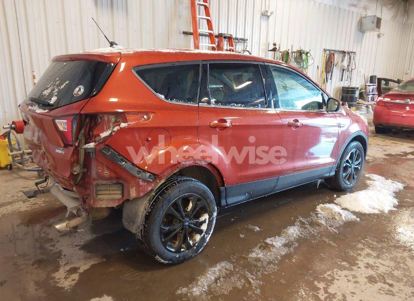 Photo 4 of 2019 Ford Escape SE (VIN 1FMCU9GDXKUC00454)