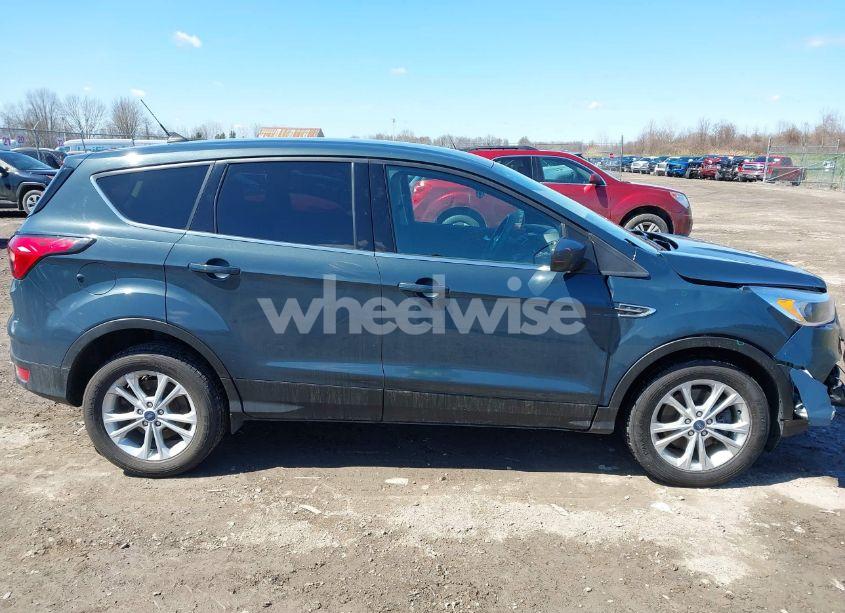 Photo 13 of 2019 Ford Escape SE (VIN 1FMCU9GDXKUC06609)