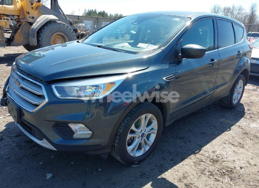 Photo 2 of 2019 Ford Escape SE (VIN 1FMCU9GDXKUC06609)