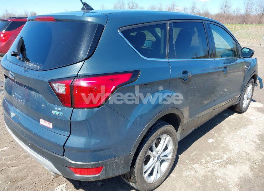 Photo 4 of 2019 Ford Escape SE (VIN 1FMCU9GDXKUC06609)
