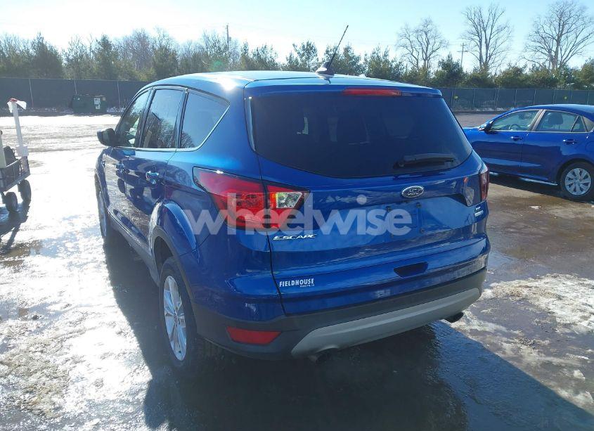 Photo 3 of 2019 Ford Escape SE (VIN 1FMCU9GDXKUC47662)