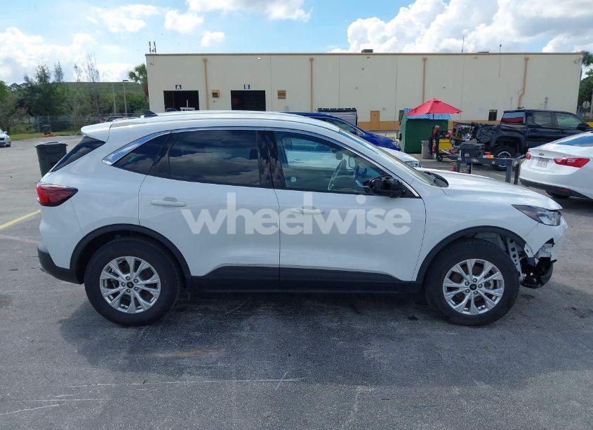 Photo 13 of 2024 Ford Escape ACTIVE (VIN 1FMCU9GN4RUA24519)