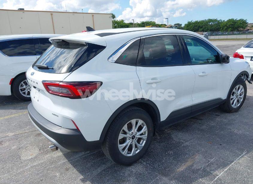 Photo 4 of 2024 Ford Escape ACTIVE (VIN 1FMCU9GN4RUA24519)