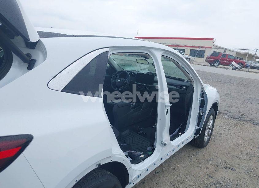 Photo 6 of 2024 Ford Escape ACTIVE (VIN 1FMCU9GN6RUA37577)