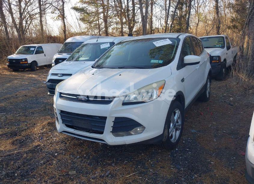 Photo 2 of 2013 Ford Escape SE (VIN 1FMCU9GX0DUD93680)
