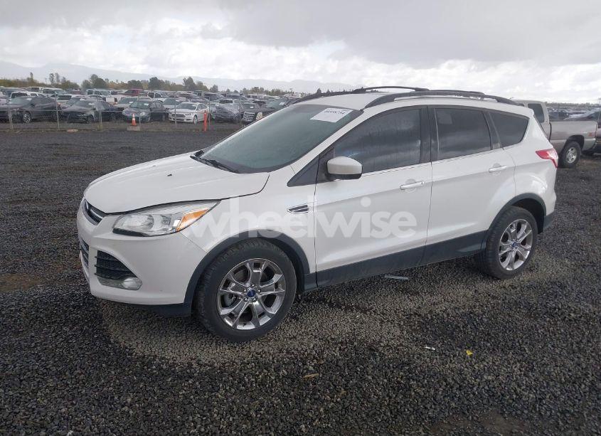 Photo 2 of 2014 Ford Escape SE (VIN 1FMCU9GX0EUA22780)