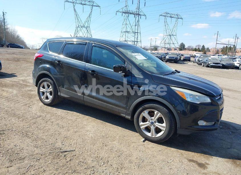 2015 Ford Escape SE (VIN 1FMCU9GX0FUA56316) main photo