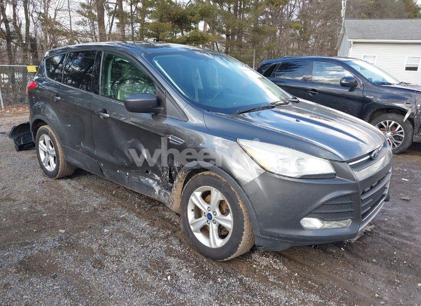 2015 Ford Escape SE (VIN 1FMCU9GX0FUA89364) main photo