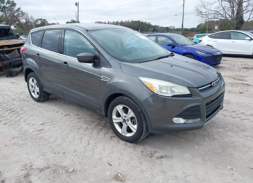 2015 Ford Escape SE (VIN 1FMCU9GX0FUB17938) main photo