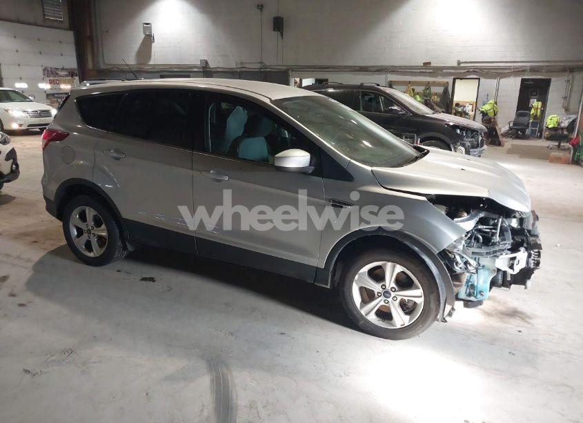 2016 Ford Escape SE (VIN 1FMCU9GX0GUA01754) main photo