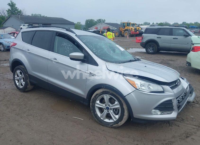 2016 Ford Escape SE (VIN 1FMCU9GX0GUB55056) main photo