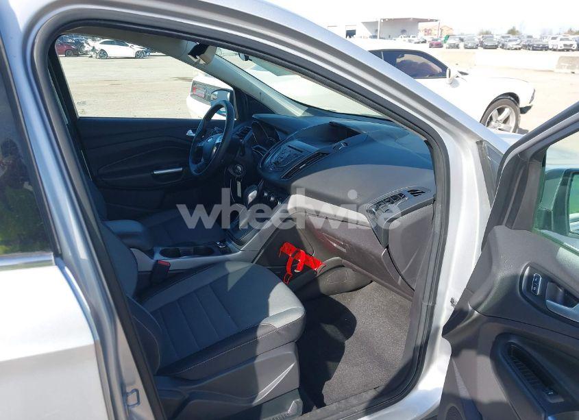 Photo 5 of 2016 Ford Escape SE (VIN 1FMCU9GX0GUB74514)