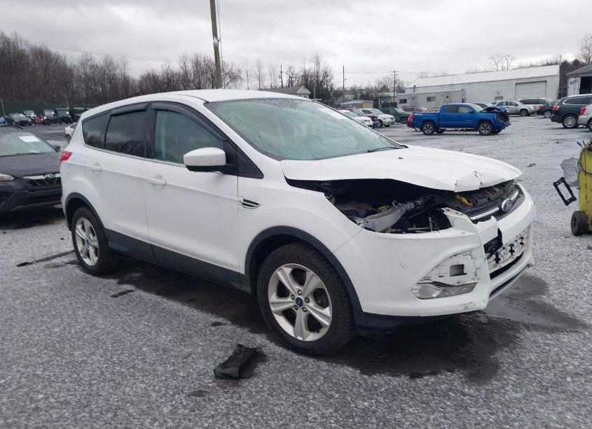 2016 Ford Escape SE (VIN 1FMCU9GX0GUB78756) main photo