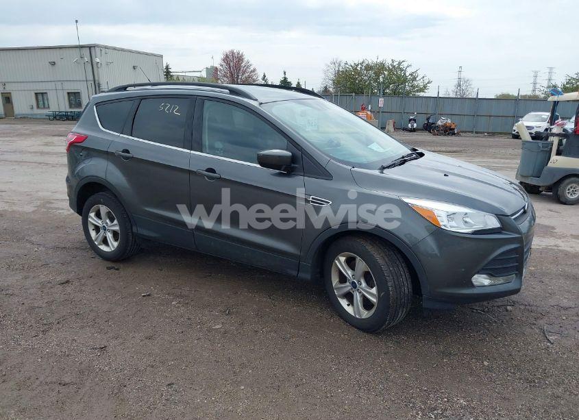 2016 Ford Escape SE (VIN 1FMCU9GX0GUC21749) main photo