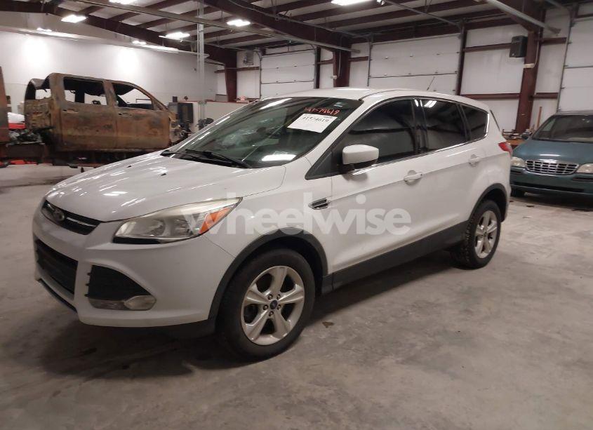 Photo 2 of 2014 Ford Escape SE (VIN 1FMCU9GX1EUD44649)