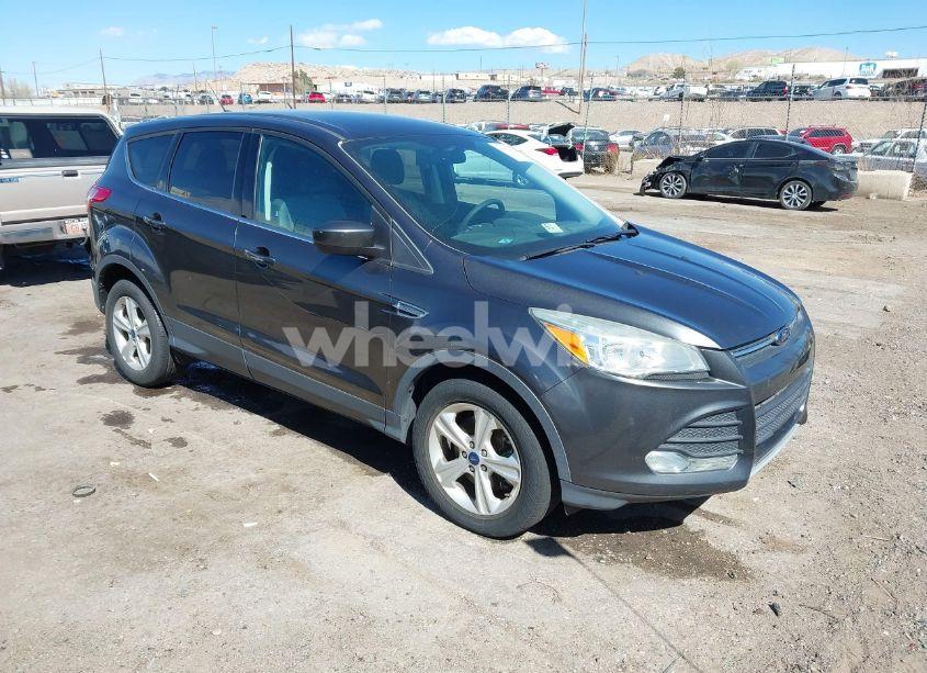 2015 Ford Escape SE (VIN 1FMCU9GX1FUA55112) main photo
