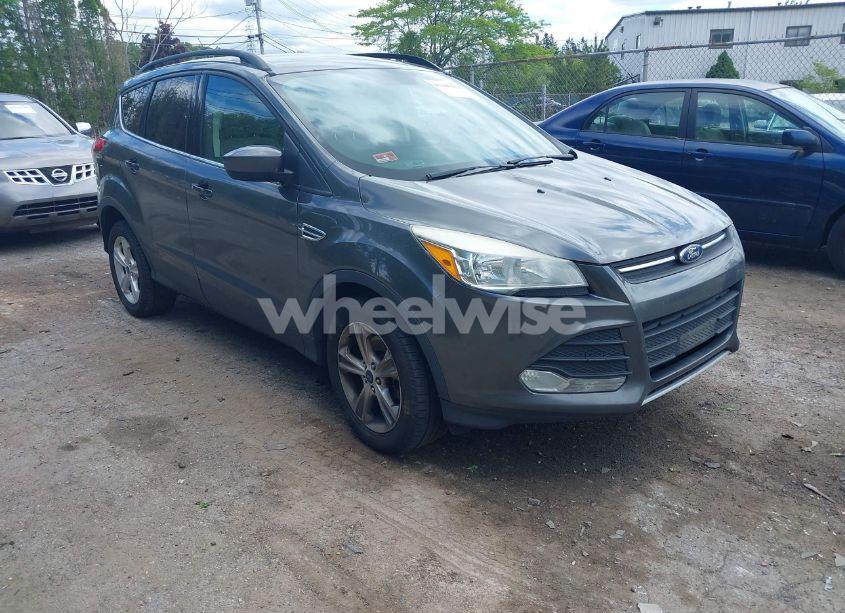 2015 Ford Escape SE (VIN 1FMCU9GX1FUB99792) main photo