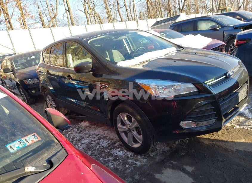 2015 Ford Escape SE (VIN 1FMCU9GX1FUC17093) main photo