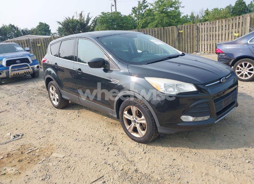 2015 Ford Escape SE (VIN 1FMCU9GX1FUC24111) main photo